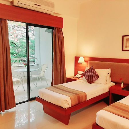 Hotel Phoenix Koregaon Park Pune Luaran gambar