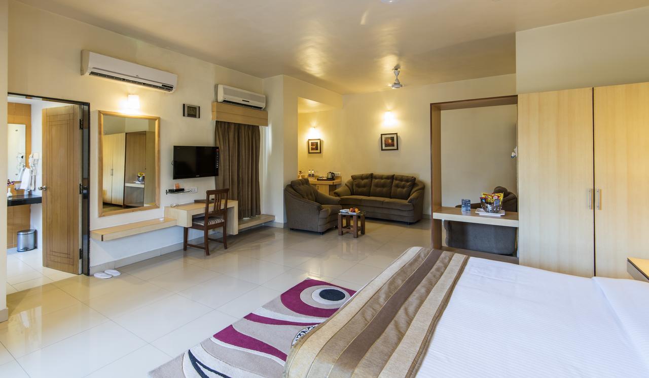 Hotel Phoenix Koregaon Park Pune Luaran gambar