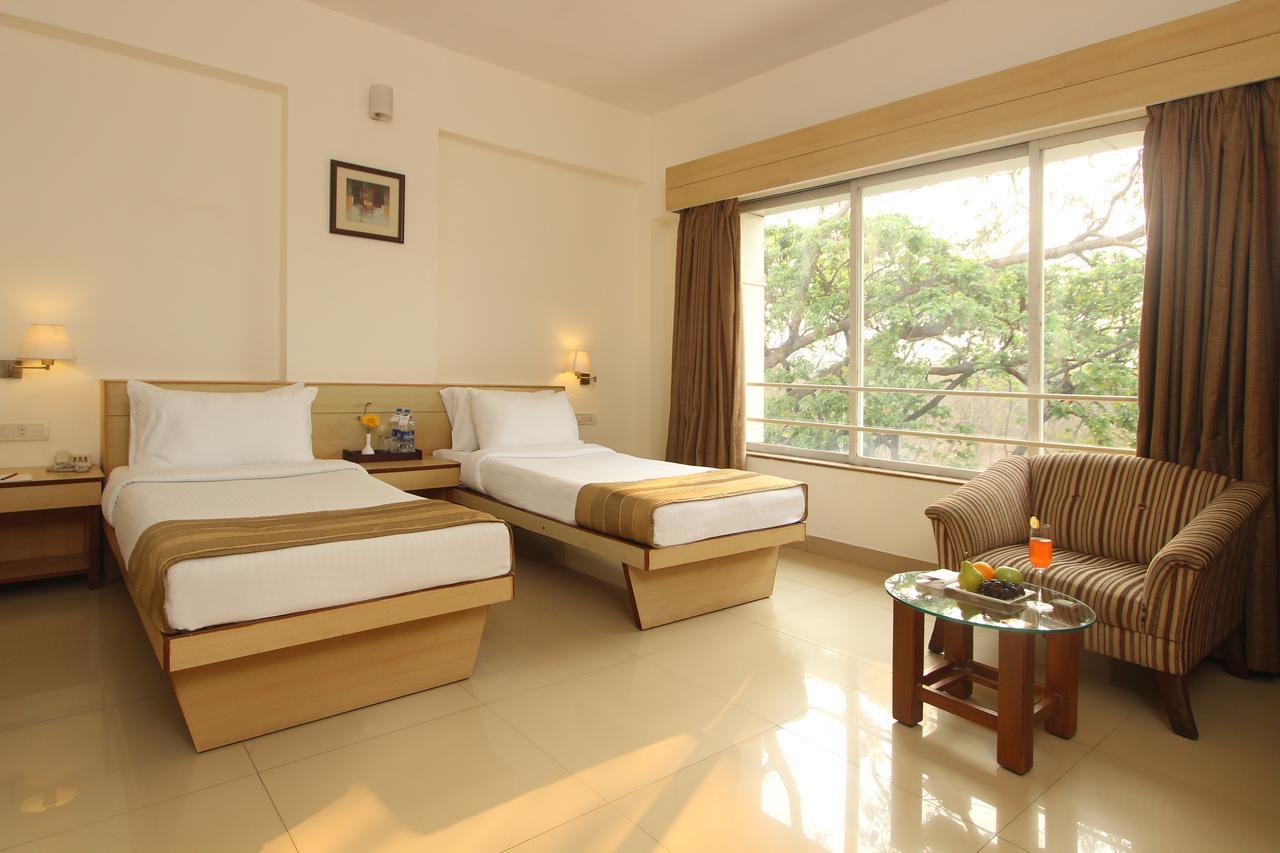 Hotel Phoenix Koregaon Park Pune Luaran gambar