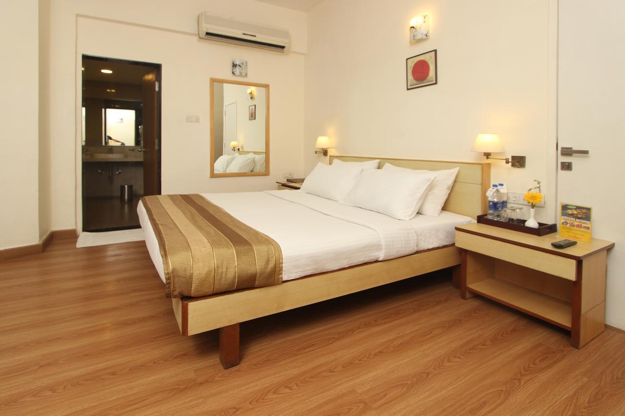 Hotel Phoenix Koregaon Park Pune Luaran gambar