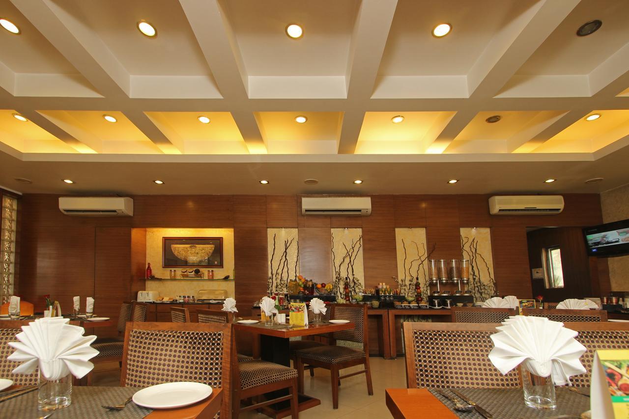 Hotel Phoenix Koregaon Park Pune Luaran gambar