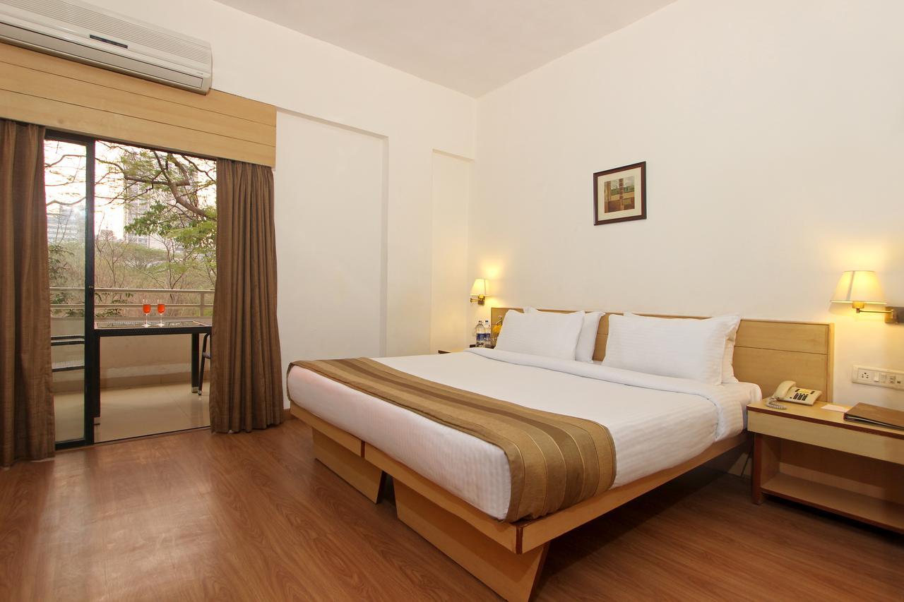 Hotel Phoenix Koregaon Park Pune Luaran gambar