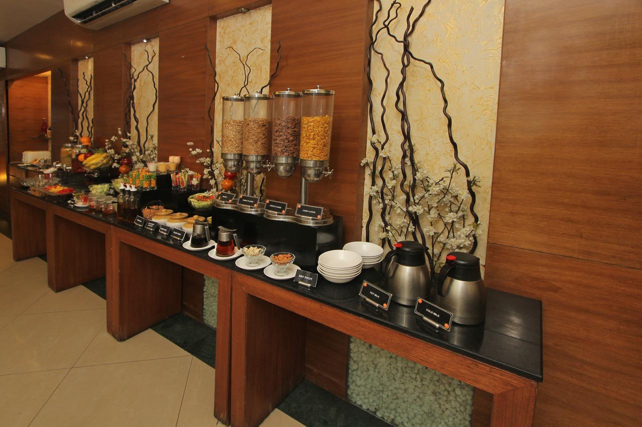 Hotel Phoenix Koregaon Park Pune Luaran gambar
