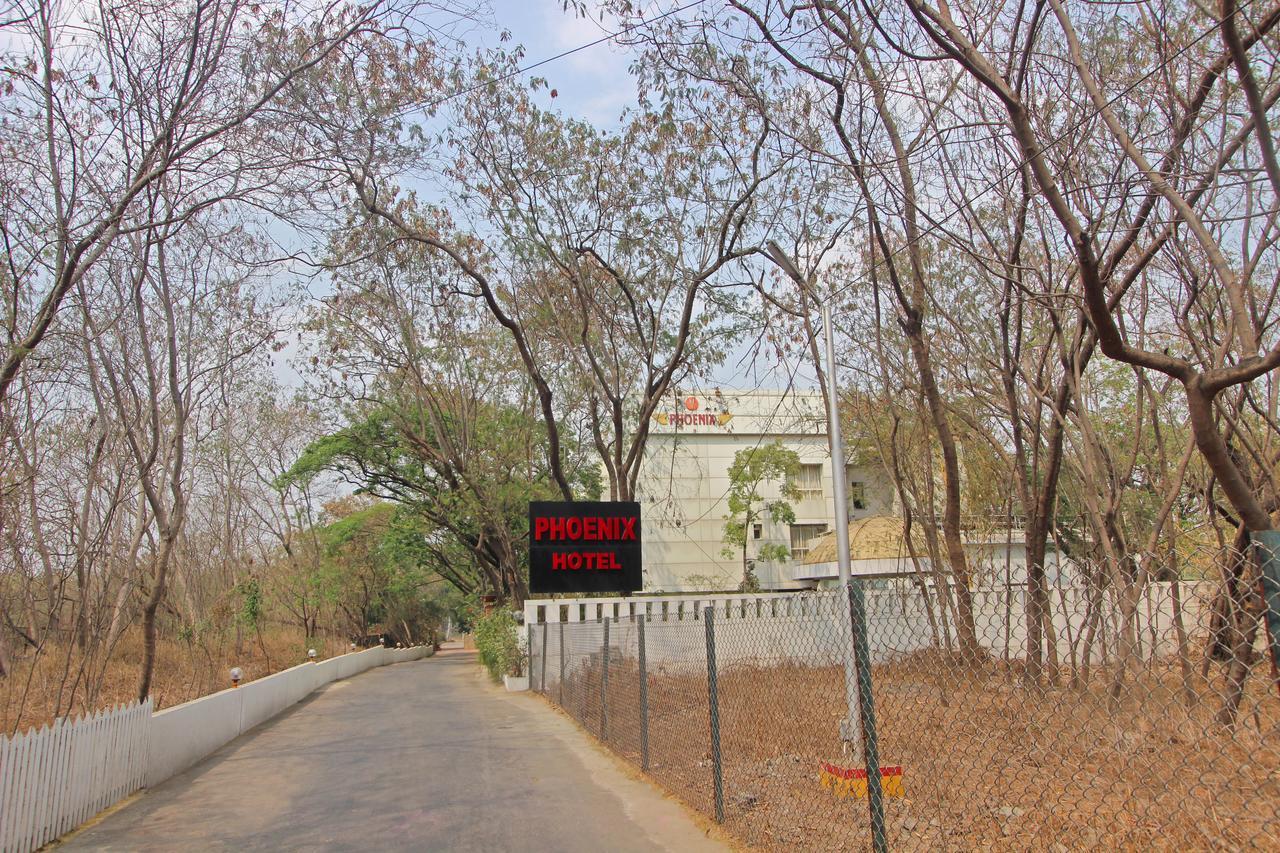 Hotel Phoenix Koregaon Park Pune Luaran gambar
