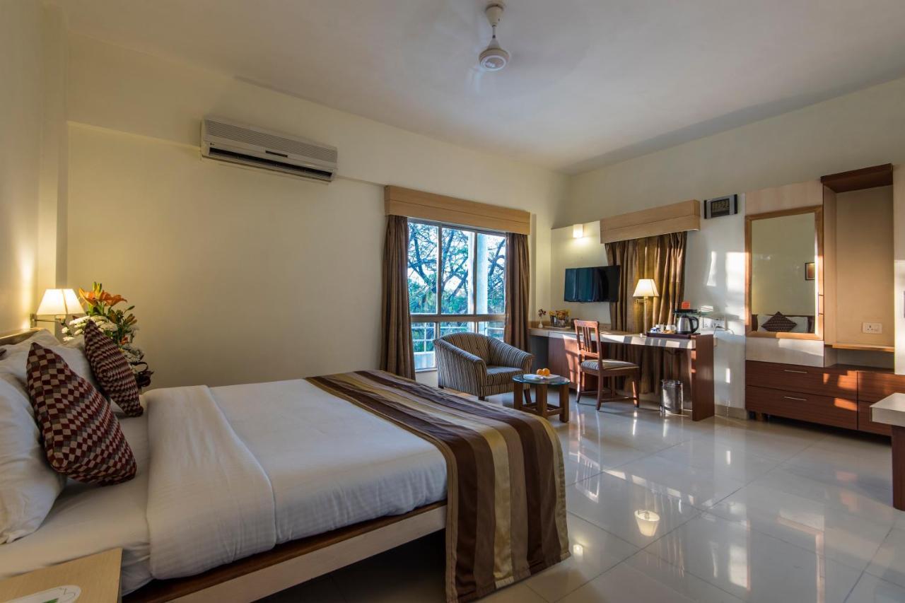Hotel Phoenix Koregaon Park Pune Luaran gambar