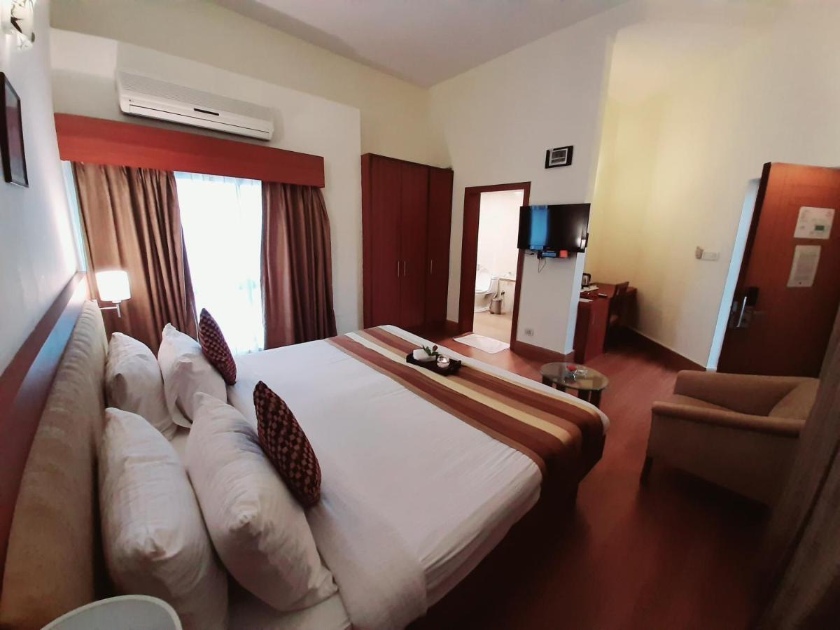 Hotel Phoenix Koregaon Park Pune Luaran gambar