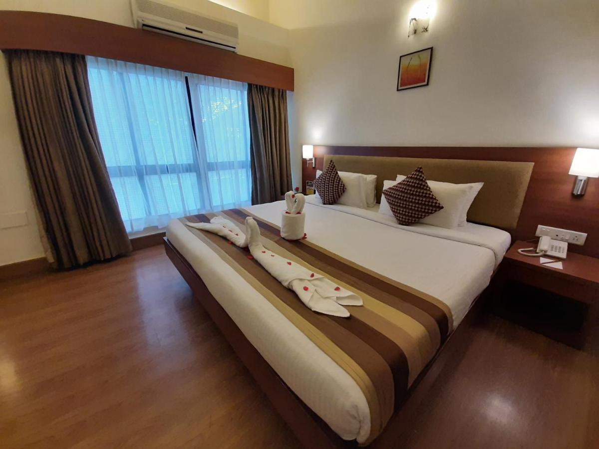 Hotel Phoenix Koregaon Park Pune Luaran gambar